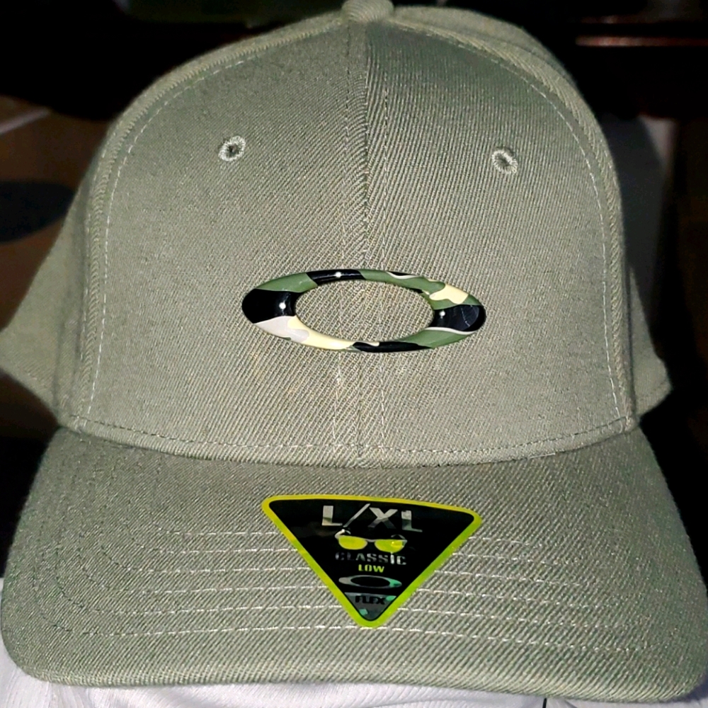 CAMO STYLE OAKLEY LOGO HAT